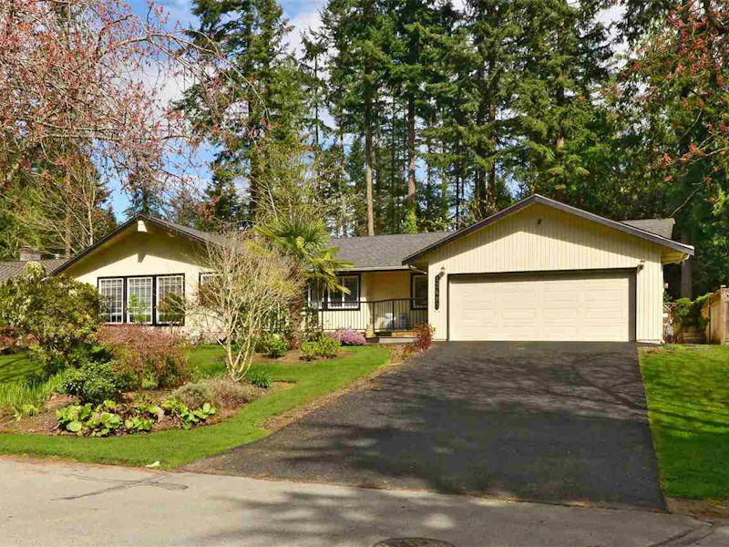 13493 17th Avenue, Surrey BC V4A 6B1