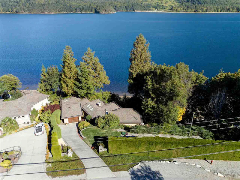6384 N Gale Avenue, Sechelt BC