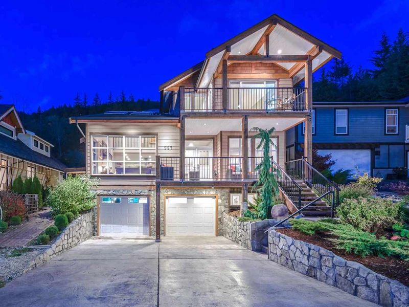 927 Thistle Place, Squamish BC V0N 1J0
