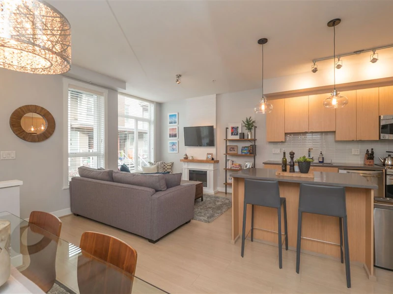 216 - 735 W 15th Street, North Vancouver BC V7M 0B8