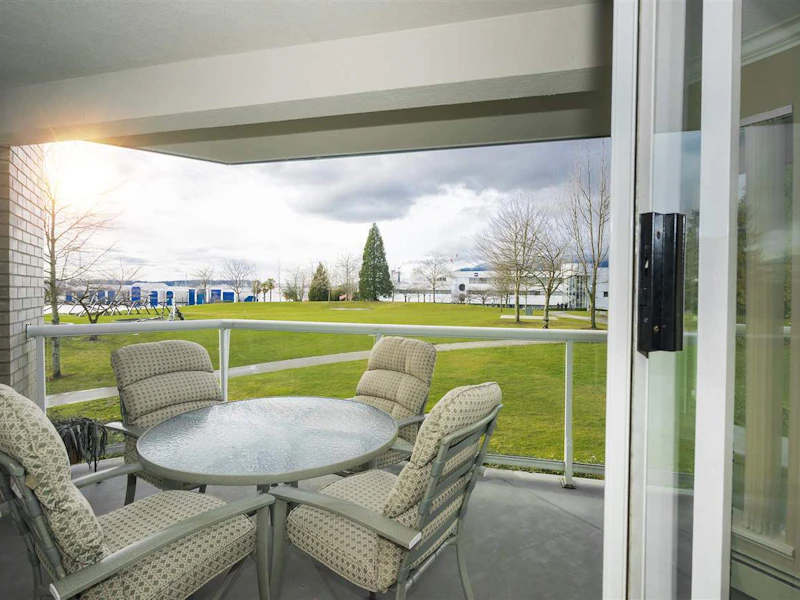1204 - 33 Chesterfield Place, North Vancouver BC V7M 3K4