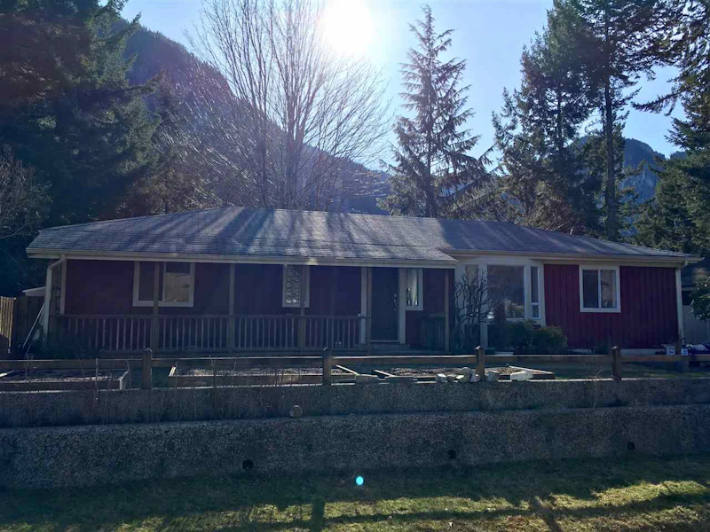 1119 Plateau Crescent, Squamish BC V8B 0T6