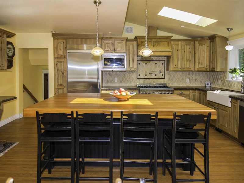 8640 Fairfax Crescent, Richmond BC V7C 1Y1