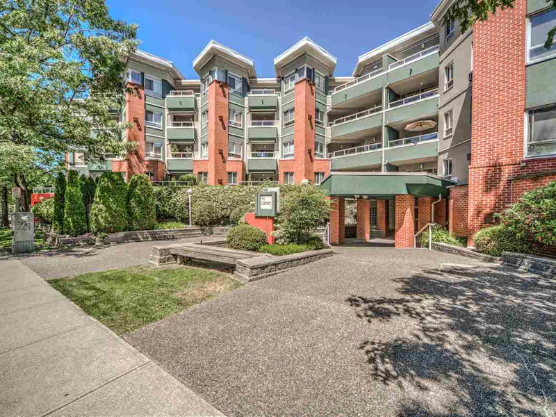 403 - 128 W 8th Street, North Vancouver BC V7M 3M1