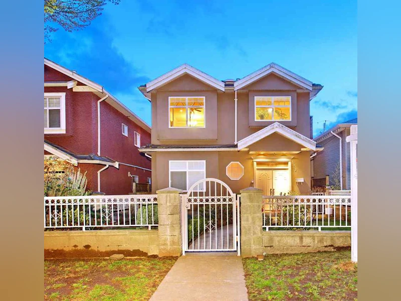 320 E 60th Avenue, Vancouver BC V5X 1Z7