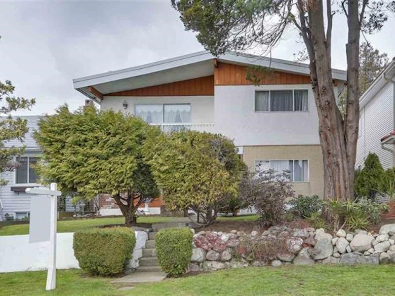 807 W 69th Avenue, Vancouver BC V6P 2W4