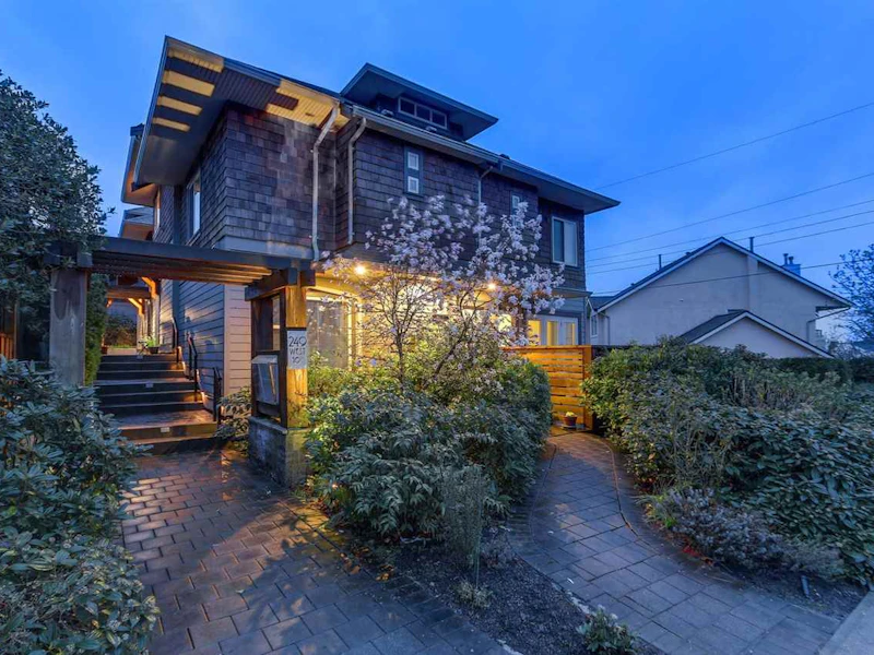 2 - 249 W 16th Street, North Vancouver BC V7M 1T7