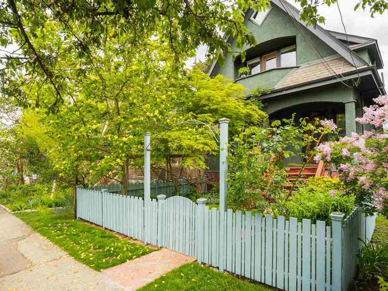 1 - 1216 Lakewood Drive, Vancouver BC V5L 4M4