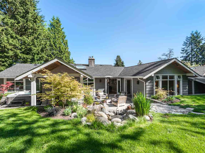 1441 Briarlynn Crescent, North Vancouver BC V7J 3G4