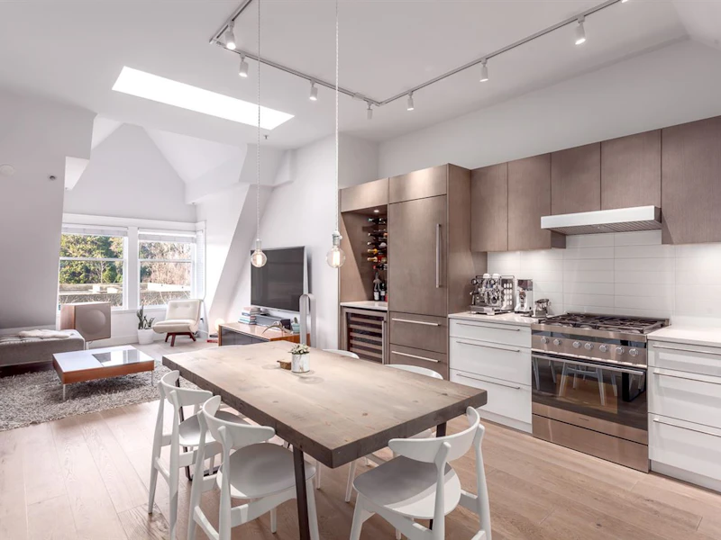 PH4 - 380 W 10th Avenue, Vancouver BC V5Y 1S3