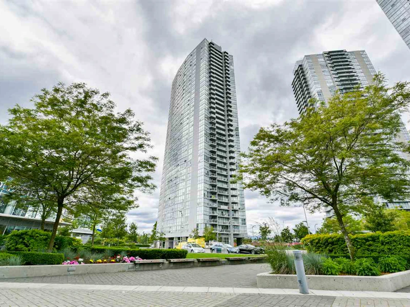 3206 - 13618 100th Avenue, Surrey BC V3T 0A8
