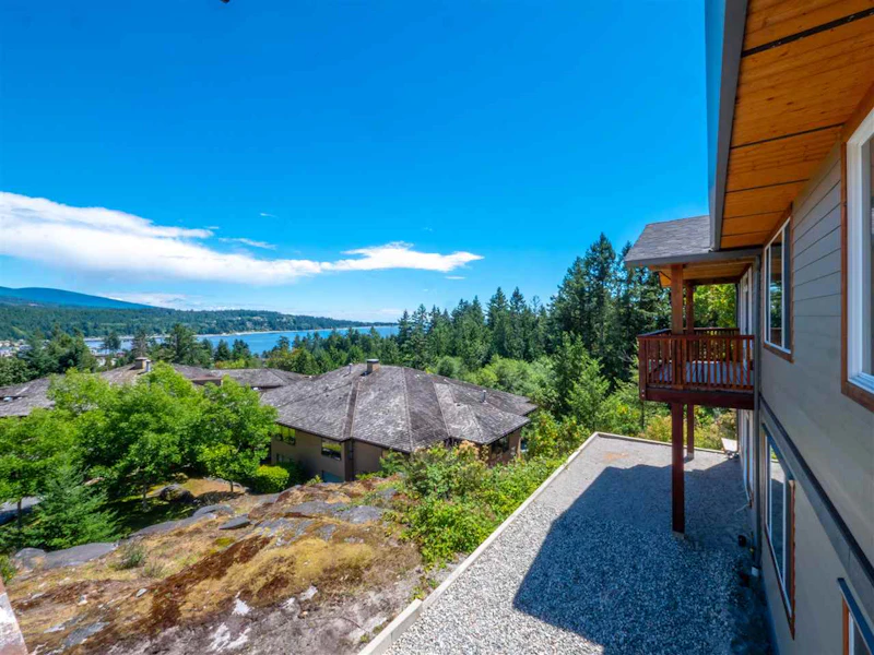 201 - 5885 Cowrie Street, Sechelt BC