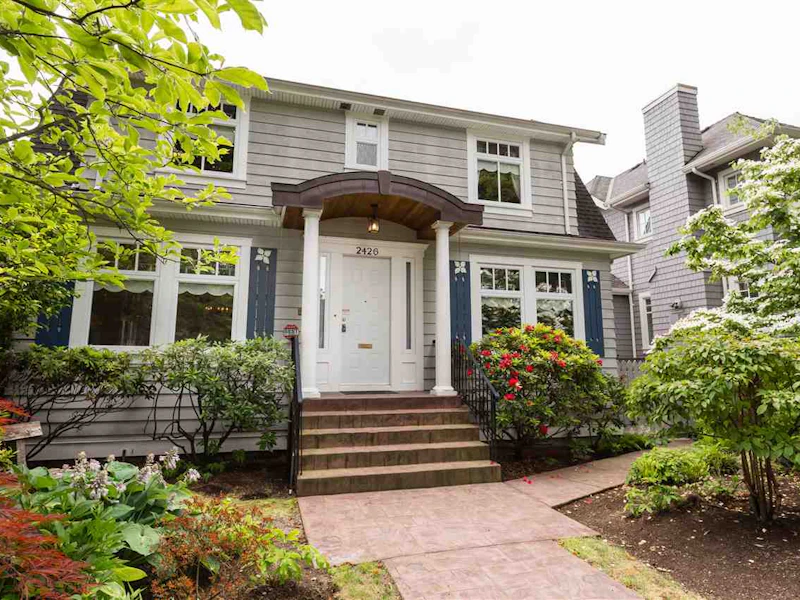 2426 W 14th Avenue, Vancouver BC V6K 2W5