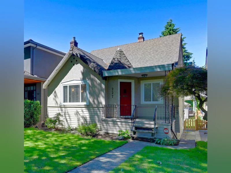 227 W 22nd Avenue, Vancouver BC V5Y 2G3