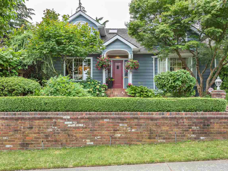 308 Fourth Street, New Westminster BC V3L 2V2