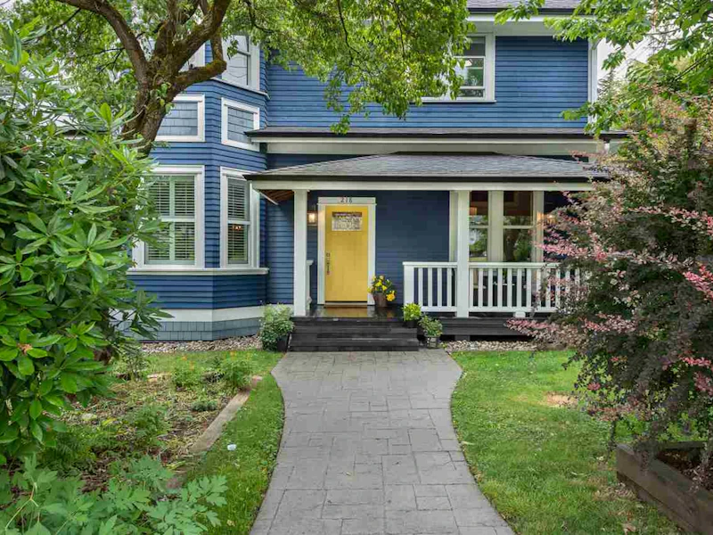 218 Fourth Street, New Westminster BC V3L 2V1