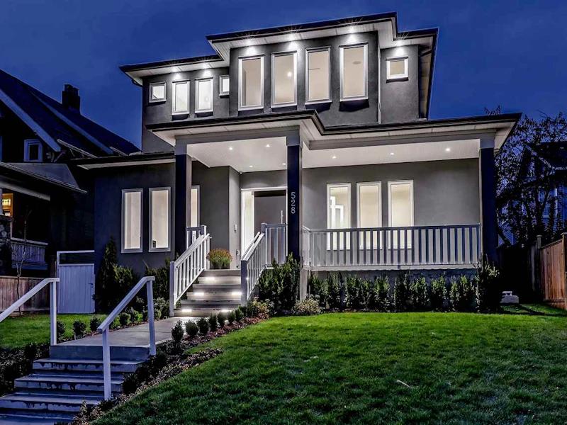528 E 11th Street, North Vancouver BC V7L 2H5