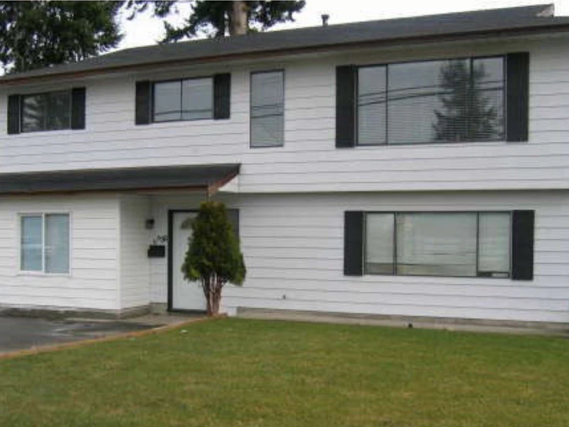 6938 130th Street, Surrey BC V3W 4J5