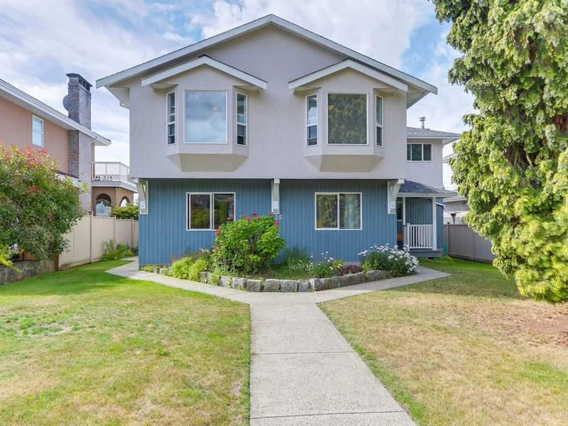 625 E 17th Street, North Vancouver BC V7L 2W7