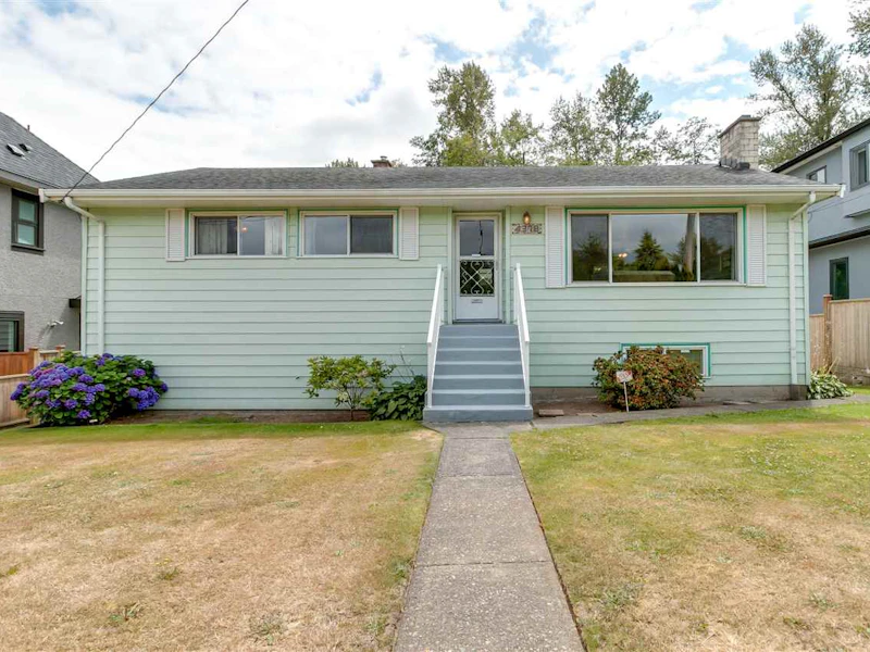 4378 Moscrop Street, Burnaby BC V5G 2G2