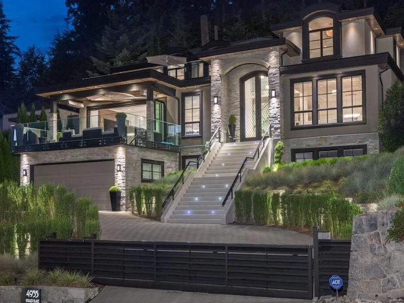 4955 Chalet Place, North Vancouver BC