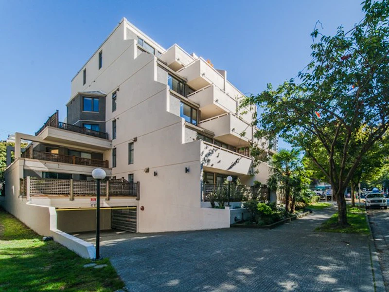 PH4 - 1819 Pendrell Street, Vancouver BC V6G 1T3