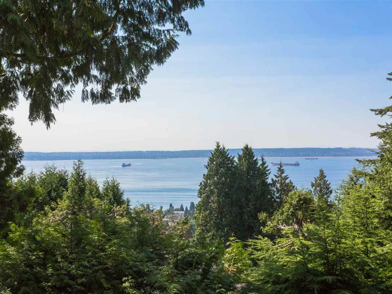 2058 Russet Way, West Vancouver BC V7V 3B4