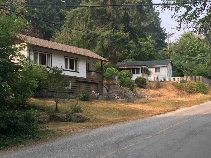 5667 Mintie Road, Halfmoon Bay BC