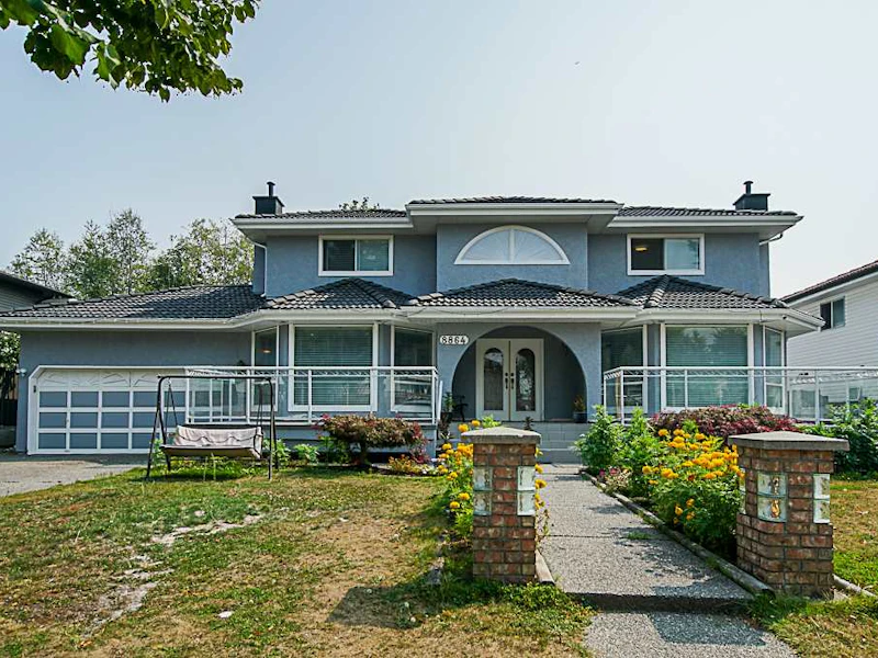 8864 141b Street, Surrey BC V3V 7W5