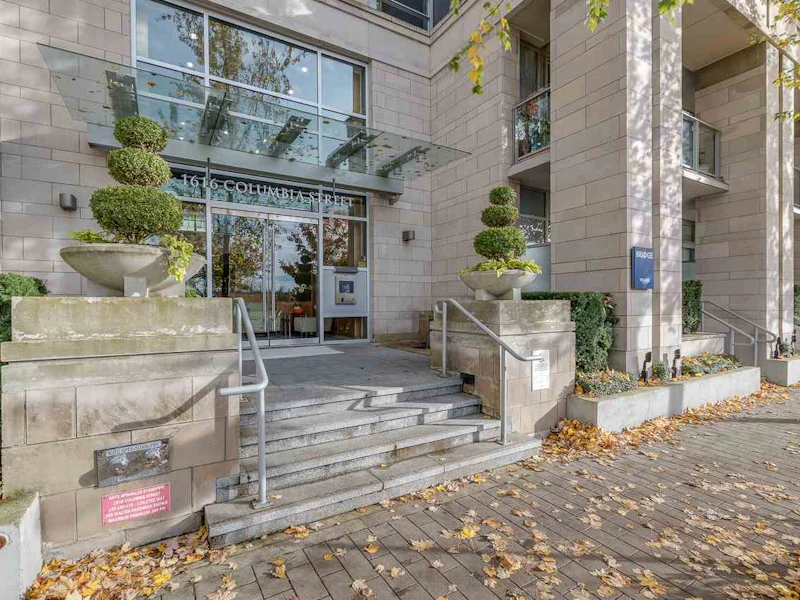 210 - 1616 Columbia Street, Vancouver BC V5Y 0B7
