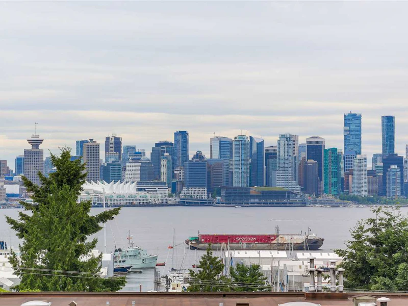 341 - 340 W 3rd Street, North Vancouver BC V7M 1G4