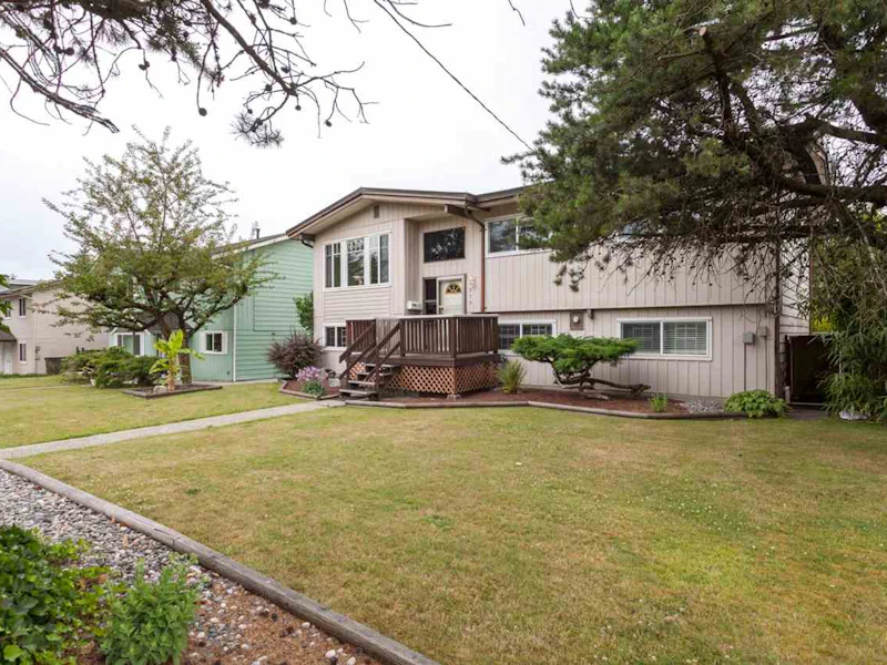 9379 128th Street, Surrey BC V3V 5N3