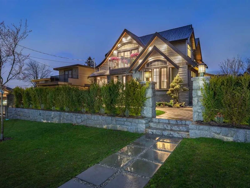 714 E 8th Street, North Vancouver BC V7L 2A2