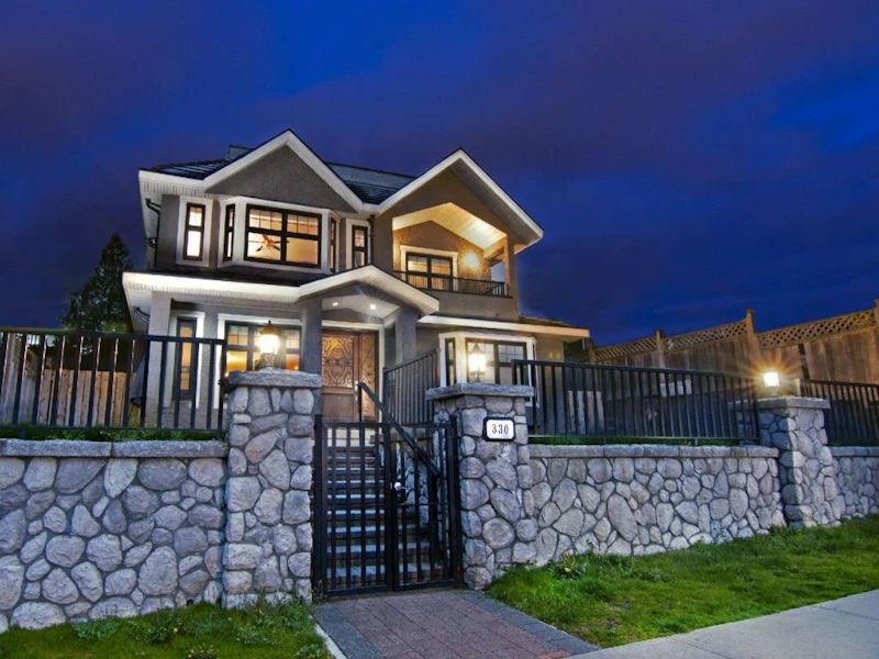 330 E 25th Street, North Vancouver BC V7N 1A3