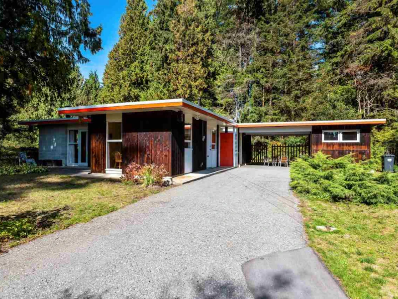1138 Handsworth Road, North Vancouver BC V7R 2A8