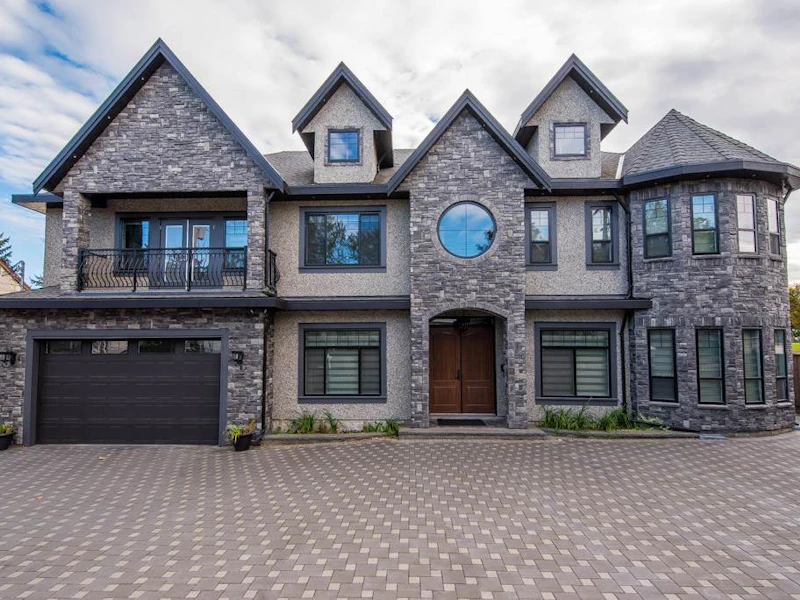 12934 72nd Avenue, Surrey BC V3W 2M9