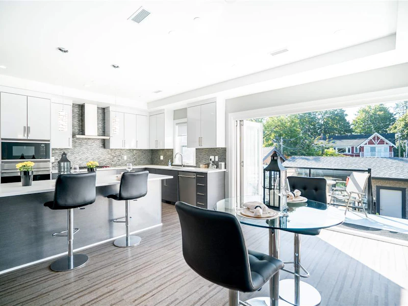 2828 W 33rd Avenue, Vancouver BC V6N 2G2