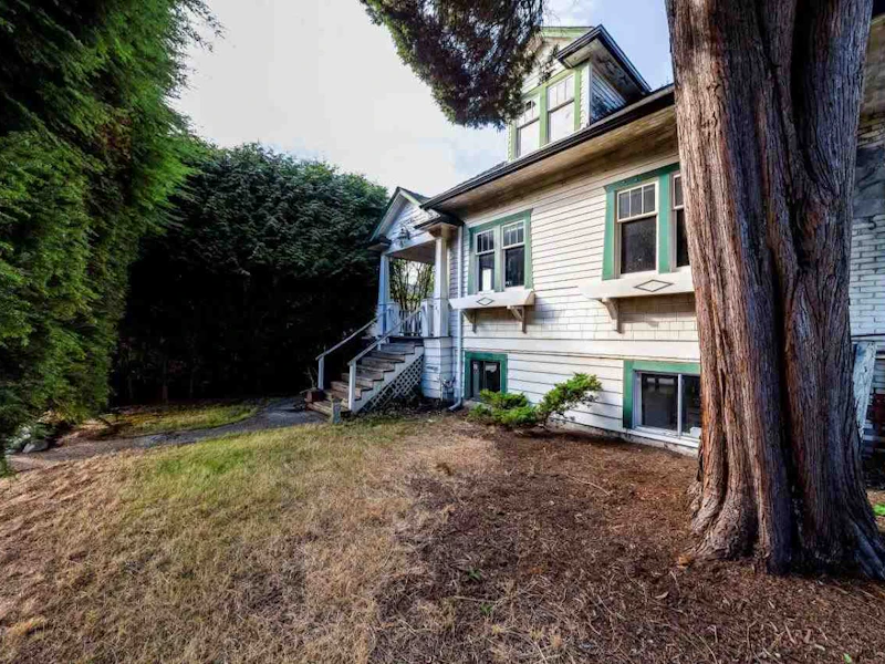 328 W 15th Street, North Vancouver BC