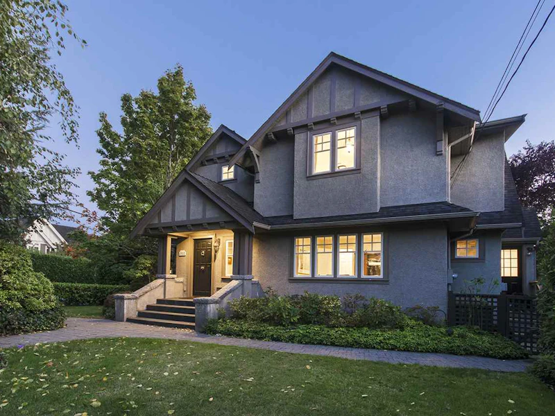2302 Kings Avenue, West Vancouver BC V7V 2C4