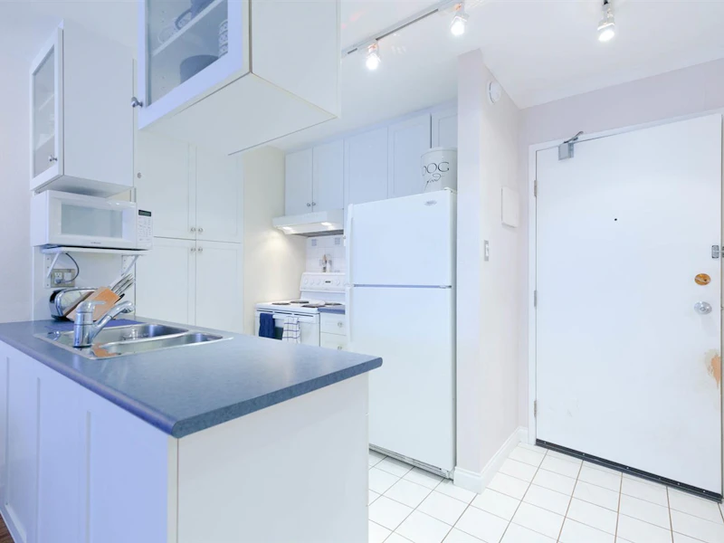 420 - 1333 Hornby Street, Vancouver BC V6Z 2C1