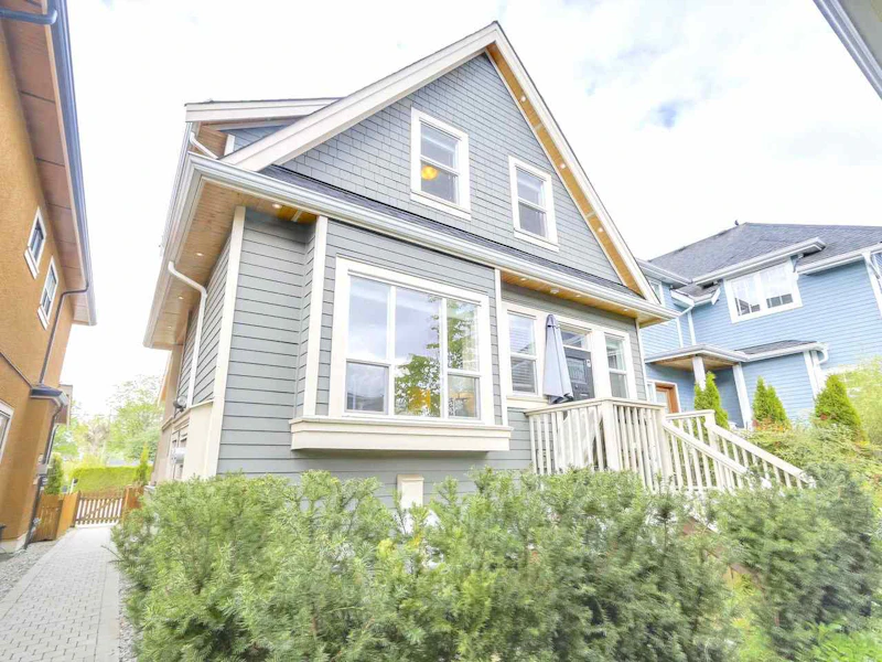 1180 E King Edward Avenue, Vancouver BC V5V 2G2