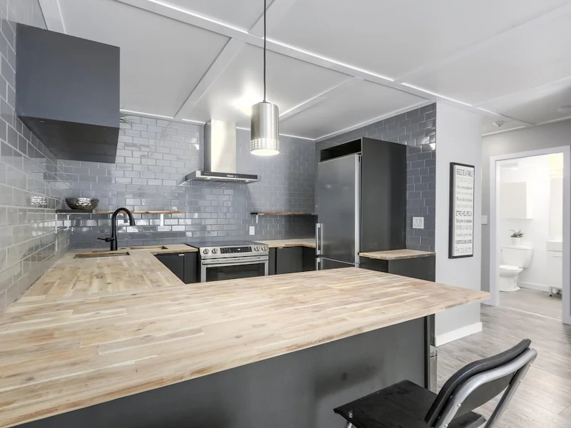 204 - 1864 Frances Street, Vancouver BC V5L 1Z7