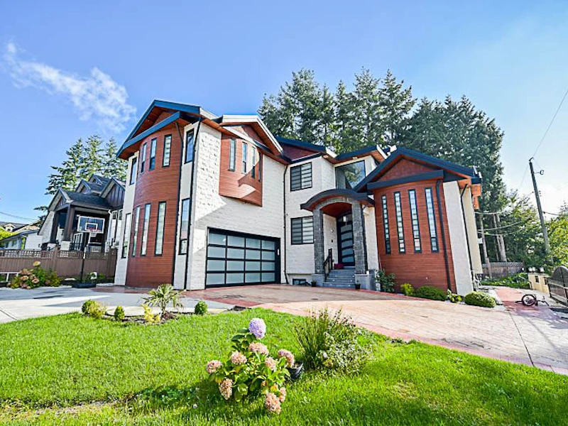 6914 142nd Street, Surrey BC V3W 5N2