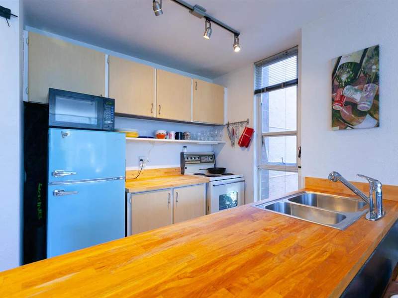 401 - 1333 Hornby Street, Vancouver BC V6Z 2C1