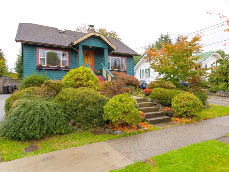 212 Seventh Avenue, New Westminster BC V3L 1W5