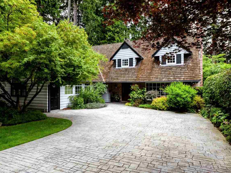 4566 Timberline Place, North Vancouver BC V7R 4G2