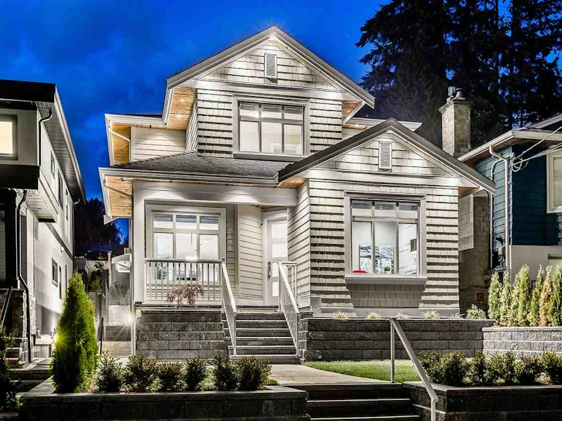 2698 Violet Street, North Vancouver BC