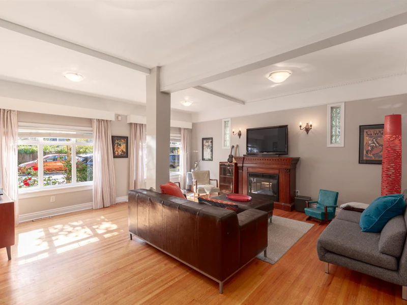 2057 Ferndale Street, Vancouver BC V5L 1Y2
