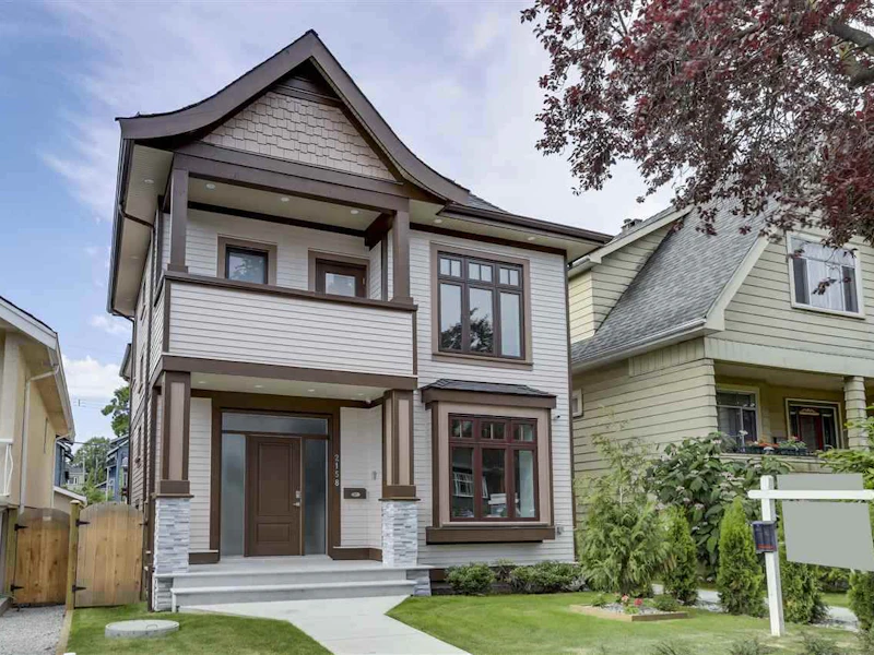 2158 Grant Street, Vancouver BC V5L 2Z4