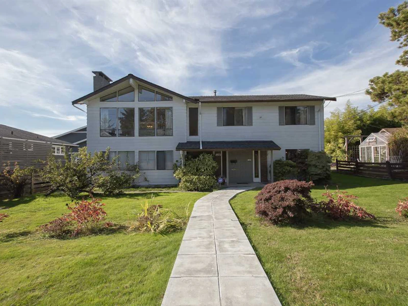 1025 Sutherland Avenue, North Vancouver BC V7L 4A6